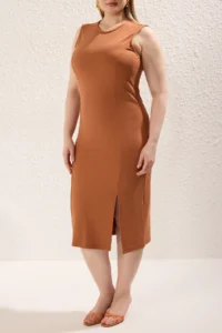 Trendyol Curve Brown Slit Detailed Midi Knitting Plus Size Dress - Image 3