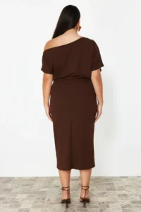 Trendyol Curve Brown Asymmetric Yaka slit Crepe Knitting Plus Size Dress - Image 10