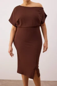 Trendyol Curve Brown Asymmetric Yaka slit Crepe Knitting Plus Size Dress - Image 3