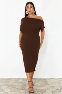 Trendyol Curve Brown Asymmetric Yaka slit Crepe Knitting Plus Size Dress - Image 7