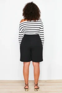 Trendyol Curve Black Pleated Detailed Snap Closure Plus Size Knitting Shorts & Bermuda - Image 6
