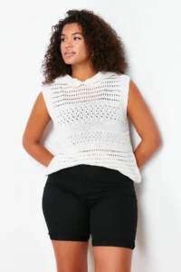 Trendyol Curve Solmayan Black High Waist Flexible skinny Fit Plus Size denim Shorts - Image 4