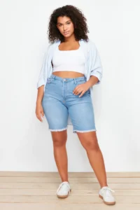Trendyol Curve Mavi Hem Tassel Detailed Flexible skinny denim Shorts - Image 3