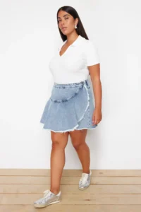 Trendyol Curve Light Blue Flywheel Detailed Mini Denim Shorts Skirt - Image 4