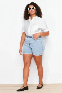 Trendyol Curve Light Blue High Waist Comofrt/Middle Flexible Straight Fit Plus Size denim Shorts - Image 3
