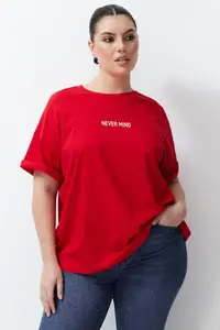 Trendyol Curve Red Slogan Printed Oversized 100% Cotton Knitting Plus Size T-Shirt - Image 3