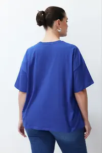 Trendyol Curve Saks Blue Slogan Printed Oversized 100% Cotton Knitting Plus Size T-Shirt - Image 6