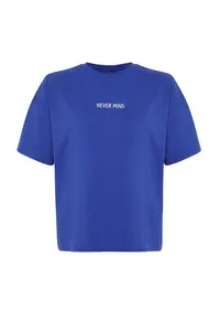 Trendyol Curve Saks Blue Slogan Printed Oversized 100% Cotton Knitting Plus Size T-Shirt - Image 7