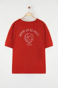 Trendyol Curve Brick Red 100% Cotton Back Printed Oversized Cut Crew Neck Knitting T-Shirt - Image 4