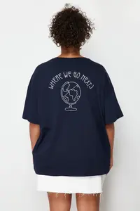 Trendyol Curve Navy Blue 100% Cotton Back Printed Oversized Cut Crew Neck Knitting T-Shirt - Image 6