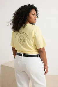 Trendyol Curve Yellow 100% Cotton Back Printed Oversized Cut Crew Neck Knitting T-Shirt - Image 4