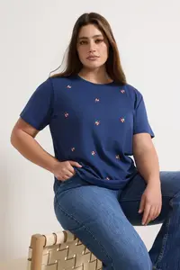 Trendyol Curve Indigo relaxed Floral Embroidery Detailed 100% Cotton Knitting Plus Size T-Shirt - Image 2