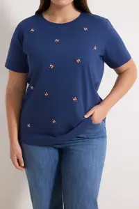 Trendyol Curve Indigo relaxed Floral Embroidery Detailed 100% Cotton Knitting Plus Size T-Shirt - Image 3