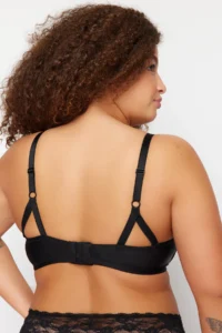Trendyol Curve Black Piping Detailed Fixed Covered T-Shirt Bra Plus Size Bra - Image 3