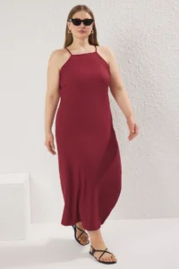 Trendyol Curve Burgundy Barbell Collar Crepe textured Material Maxi Size Knitting Plus Size Dress - Image 2
