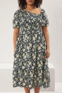 Trendyol Curve Emerald Green Floral Gipelli Asymmetric Collar Balloon Sleeve Weaving Plus Size Dress - Image 3