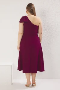 Trendyol Curve Plum Tek Omuzlu Kurdeleli Midi Weaving Plus Size Dress - Image 4