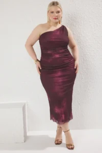 Trendyol Curve Burgundy Single Arm Fitted Accessory Detailed Tulle Flexible Knitting Pen Dress - Image 2