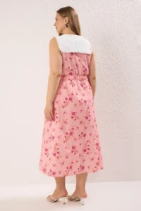 Trendyol Curve Pink  Floral Poplin 100% Cotton Baby Collar Midi Weaving Plus Size Dress - Image 4