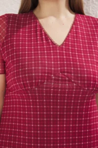 Trendyol Curve Burgundy Plaid/Checkered V-neck Mini Tulle Knitting Plus Size Dress - Image 3