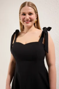 Trendyol Curve Black A-Cut Strap Binding Detailed Weaving Evening Gown Gece Graduation Dress - Image 2