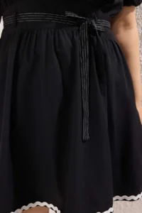Trendyol Curve Black Kontrast Piped Kurdeleli Weaving Plus Size Dress - Image 3