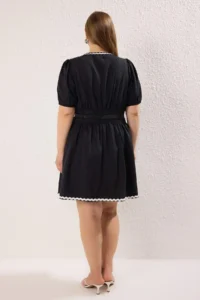Trendyol Curve Black Kontrast Piped Kurdeleli Weaving Plus Size Dress - Image 4