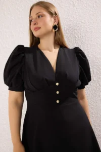 Trendyol Curve Black V-neck Balloon Kollu Pearl buttoned Midi Chic Weaving Plus Size Dress - Image 2