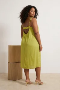 Trendyol Curve Fat Green Maxi bodycone crinkle Weaving Plus Size Dress - Image 2