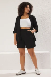 Trendyol Curve Black relaxed Fit textured Material Plus Size Knitting Shorts & Bermuda - Image 2