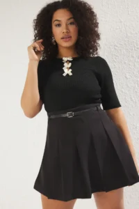 Trendyol Curve Black High Waist Arched pleated Weaving Plus Size Shorts Skirt - Image 3