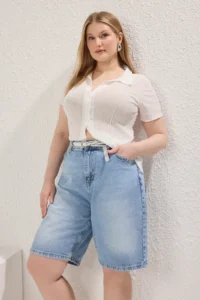 Trendyol Curve Light Blue Yüksel Waist Straight Fit 100% Cotton Non-Stretch Denim Plus Size Shorts - Image 2