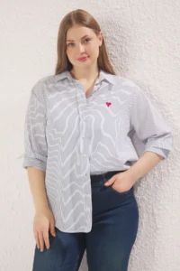 Trendyol Curve White Striped Heart Embroidered Weaving Plus Size Shirt - Image 2