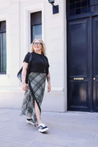 Trendyol Curve Khaki Plaid Patterned Tulle Lace Detailed Flexible Knitting Plus Size Skirt - Image 2