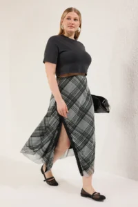 Trendyol Curve Khaki Plaid Patterned Tulle Lace Detailed Flexible Knitting Plus Size Skirt - Image 4