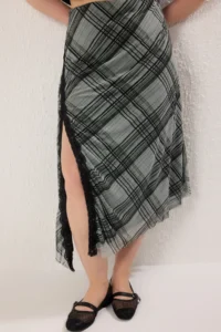 Trendyol Curve Khaki Plaid Patterned Tulle Lace Detailed Flexible Knitting Plus Size Skirt - Image 5