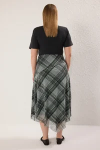 Trendyol Curve Khaki Plaid Patterned Tulle Lace Detailed Flexible Knitting Plus Size Skirt - Image 6