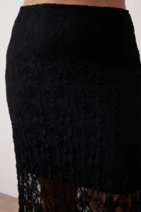 Trendyol Curve Black Lace A-line Mini Lined Plus Size Skirt - Image 5
