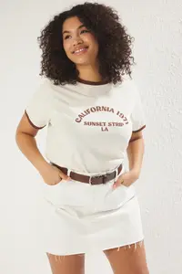 Trendyol Curve Beige Crew Neck Printed Knitting Plus Size T-Shirt