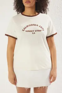 Trendyol Curve Beige Crew Neck Printed Knitting Plus Size T-Shirt - Image 3