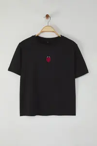 Trendyol Curve Black Crew Neck Embroidered Crop Knitting Plus Size T-Shirt - Image 5