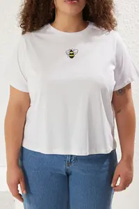 Trendyol Curve White 100% Cotton Embroidered Crop Crew Neck Knitting T-Shirt - Image 3
