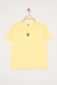 Trendyol Curve Yellow Crew Neck Embroidered Crop Knitting Plus Size T-Shirt - Image 5