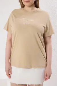 Trendyol Curve Beige Washable Printed Boyfriend Fit 100% Cotton Knitting Plus Size T-Shirt - Image 3