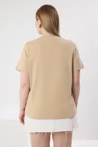 Trendyol Curve Beige Washable Printed Boyfriend Fit 100% Cotton Knitting Plus Size T-Shirt - Image 5