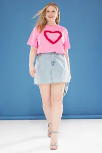 Trendyol Curve Pink Front Frilly Heart Detailed Relaxed Fit Plus Size T-Shirt - Image 2