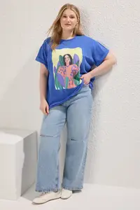 Trendyol Curve Saks Blue Wide Pattern Printed 100% Cotton Plus Size Knitting T-Shirt - Image 2
