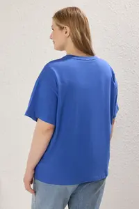 Trendyol Curve Saks Blue Wide Pattern Printed 100% Cotton Plus Size Knitting T-Shirt - Image 4