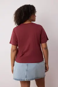 Trendyol Curve Burgundy Regular Fit Crop Plus Size T-Shirt - Image 4