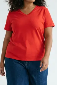 Trendyol Curve Red Regular Fit V-neck Plus Size T-Shirt - Image 2